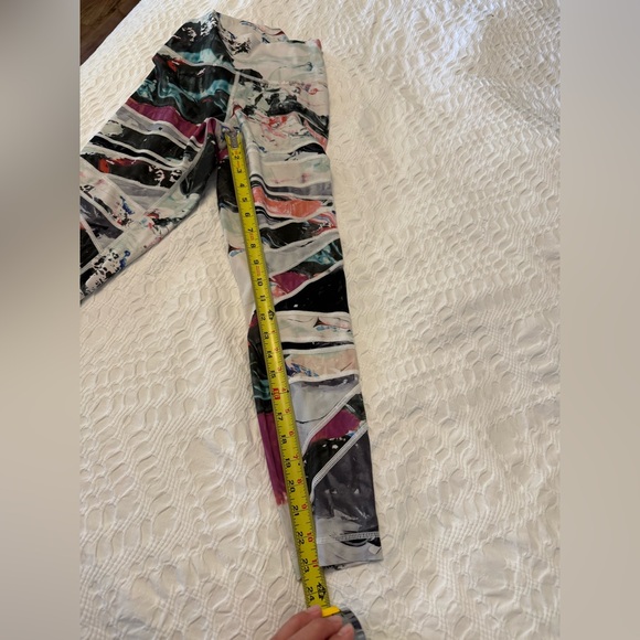 High Times Pigment Wave Multi Full-on Luon leggings, size 4 - Picture 5 of 5